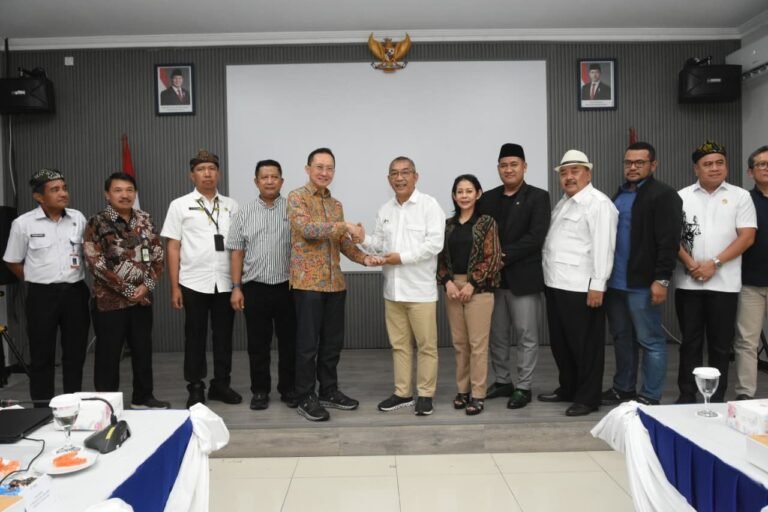 Komisi XII Desak PLN Percepat Listrik Masuk Desa